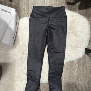 Alo yoga airlift black small